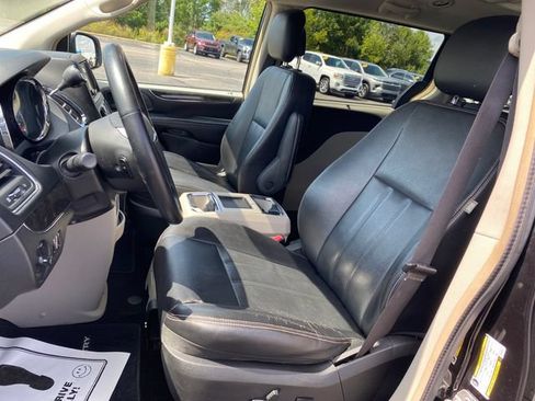 Used 2015 Chrysler Town & Country Touring w/ Driver Convenience Group FWD image 16