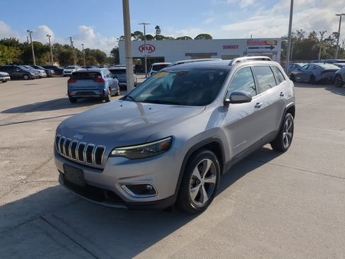 Used 2020 Jeep Cherokee Limited image 8