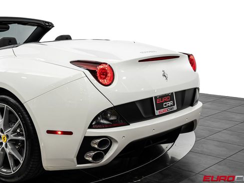 Used 2013 Ferrari California RWD image 18