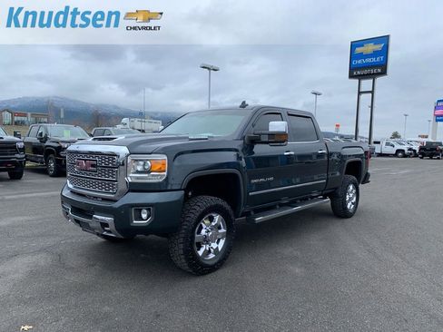 Used 2018 GMC Sierra 3500 Denali w/ Duramax Plus Package image 3