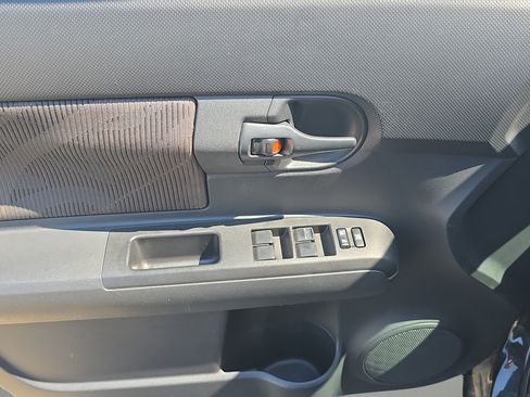Used 2015 Scion xB FWD image 15