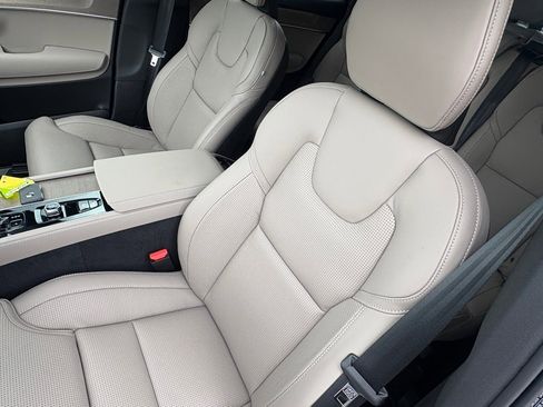 New 2026 Volvo XC90 B6 Ultra image 16