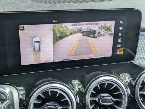 Used 2022 Mercedes-Benz GLB 250 4MATIC image 20