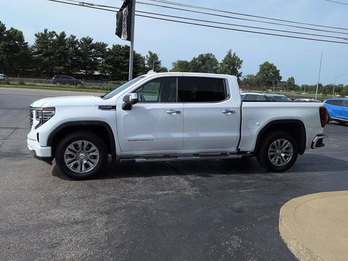 Used 2024 GMC Sierra 1500 Denali w/ Technology Package AWD/4WD image 4