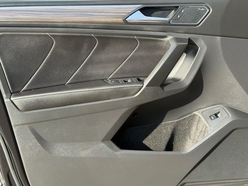 Used 2022 Volkswagen Tiguan SEL R-Line image 20