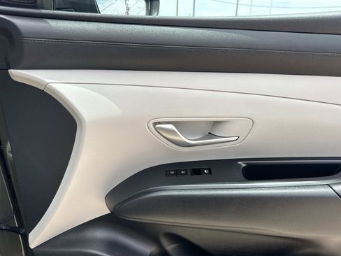 Used 2025 Hyundai Tucson SE FWD image 14