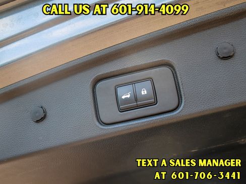 Used 2024 Nissan Pathfinder SL w/ SL Premium Package image 6