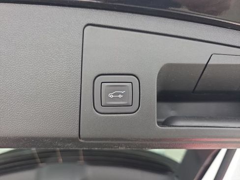 Certified 2025 Cadillac XT4 Premium Luxury AWD/4WD image 32