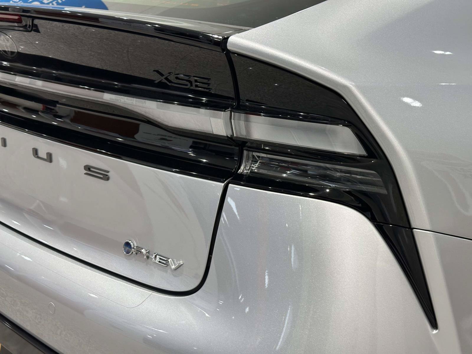 Used 2025 Toyota Prius Plug-In Hybrid w/ Limited Premium Package FWD image 11