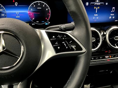 Used 2026 Mercedes-Benz GLB 250 4MATIC image 25