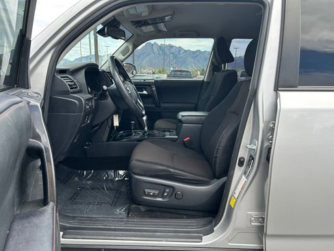 Used 2021 Toyota 4Runner TRD Off-Road AWD/4WD image 12