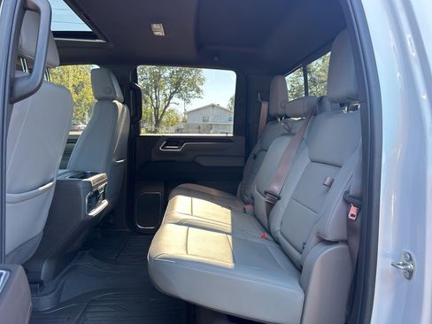 Used 2024 GMC Sierra 2500 SLT image 11