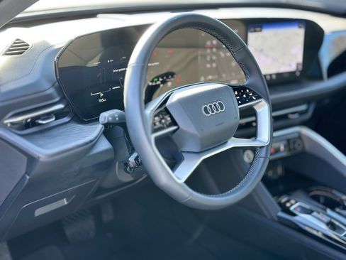 Used 2025 Audi Q5 2.0T Premium Plus w/ Convenience Package image 13