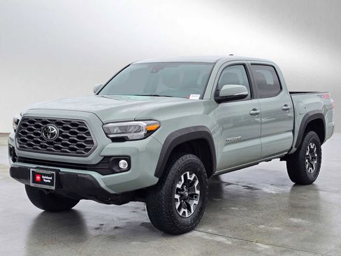 Certified 2023 Toyota Tacoma TRD Off-Road AWD/4WD image 7