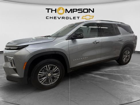 Used 2026 Chevrolet Traverse LT AWD/4WD image 2