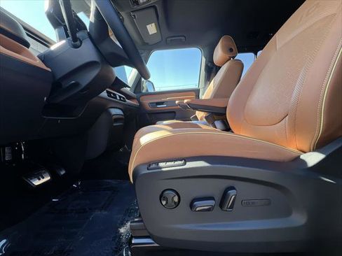 New 2025 Volkswagen ID. Buzz Pro S RWD image 12