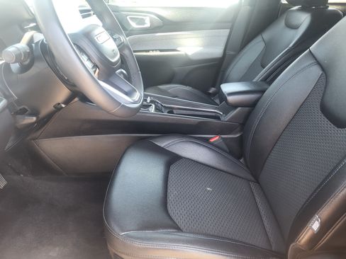 Used 2024 Jeep Compass Latitude AWD/4WD image 9