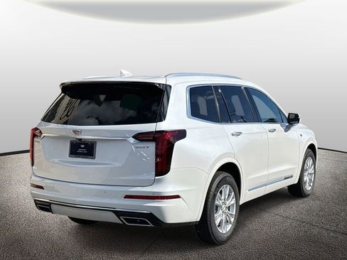 New 2025 Cadillac XT6 Luxury image 2