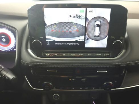 Used 2021 Nissan Rogue Platinum image 13