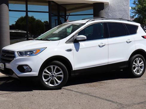 Used 2017 Ford Escape SE w/ Equipment Group 201A AWD/4WD image 3