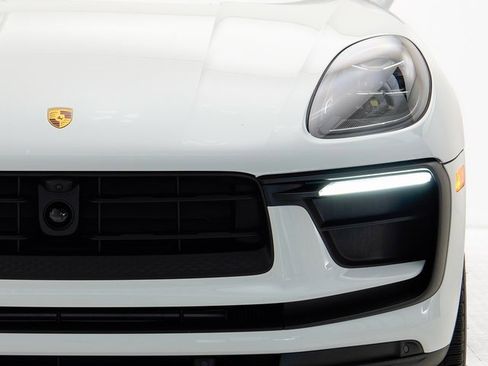 New 2025 Porsche Macan image 35