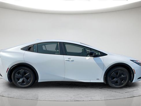 Used 2024 Toyota Prius LE AWD/4WD image 2