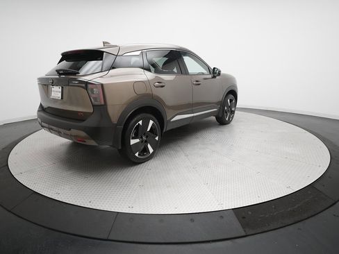 Certified 2025 Nissan Kicks SR image 32