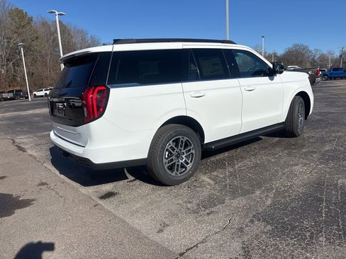 New 2026 Ford Expedition Active image 7