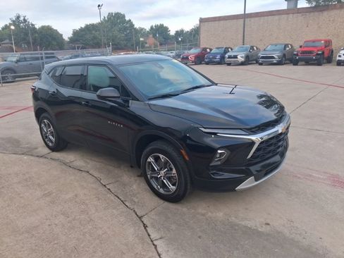 Used 2025 Chevrolet Blazer LT FWD image 6