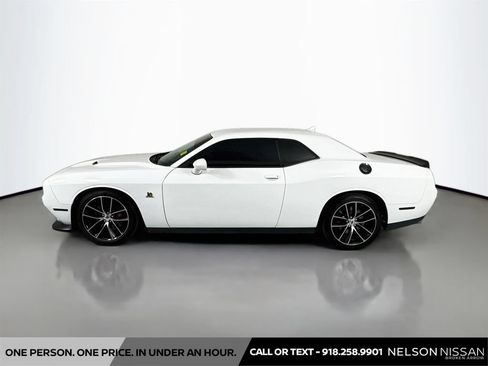 Used 2018 Dodge Challenger R/T Scat Pack w/ Leather Interior Group RWD image 8