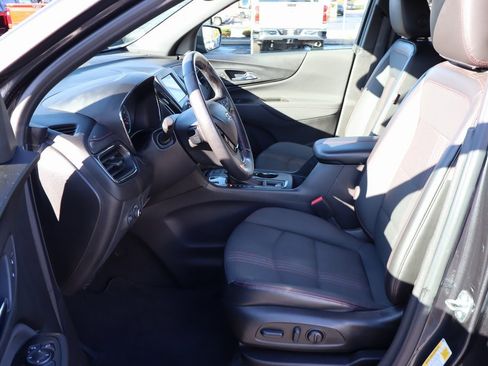 Used 2022 Chevrolet Equinox RS image 3