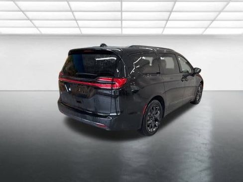 New 2026 Chrysler Pacifica Select w/ S Appearance Package image 6