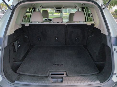 Certified 2023 Nissan Rogue SV FWD image 13