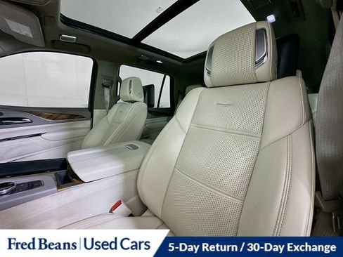 Used 2022 Cadillac Escalade Premium Luxury Platinum AWD/4WD image 28