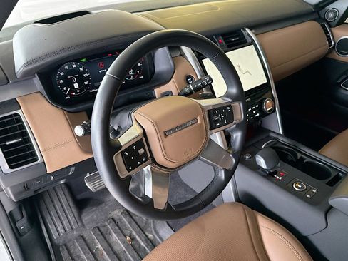 Used 2023 Land Rover Discovery HSE R-Dynamic image 10