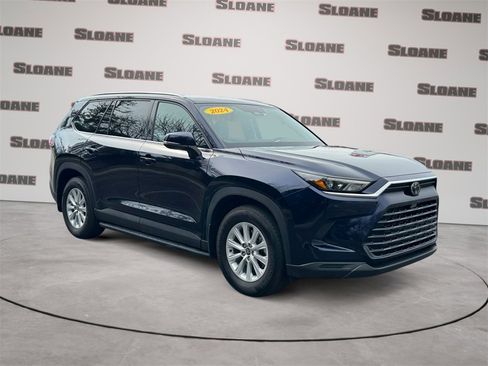 Used 2024 Toyota Grand Highlander XLE image 7