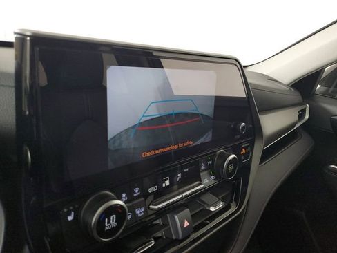 Used 2025 Toyota Highlander XLE image 29