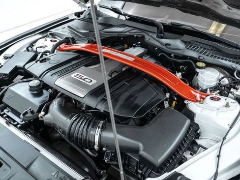 Used 2018 Ford Mustang GT RWD image 32
