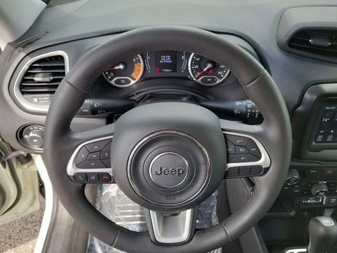 Used 2019 Jeep Renegade Latitude w/ Popular Equipment Group image 20