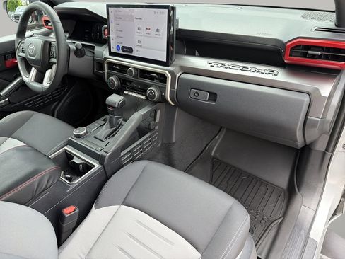 Used 2025 Toyota Tacoma TRD Sport RWD image 11