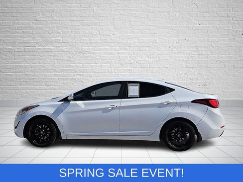 Used 2016 Hyundai Elantra SE image 2