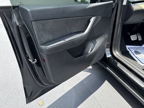 Used 2022 Tesla Model Y Performance AWD/4WD image 11