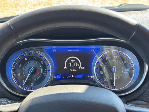 Used 2022 Chrysler 300 Touring L image 20