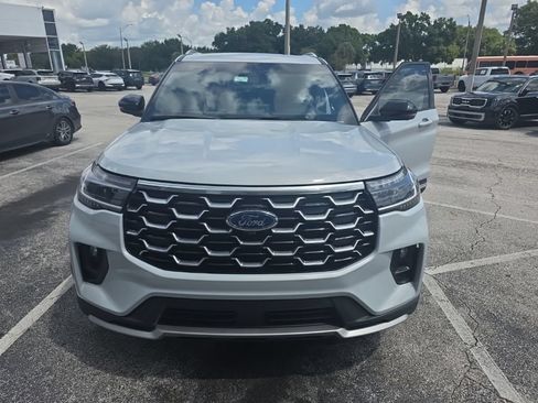 Used 2025 Ford Explorer Platinum RWD image 2