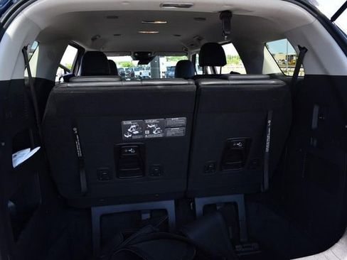 Used 2025 Kia Carnival FWD image 25