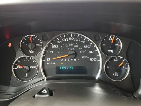 Used 2018 Chevrolet Express 2500 w/ Driver Convenience Package RWD image 24