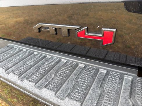 Used 2022 GMC Sierra 1500 AT4 w/ AT4 Premium Package image 8