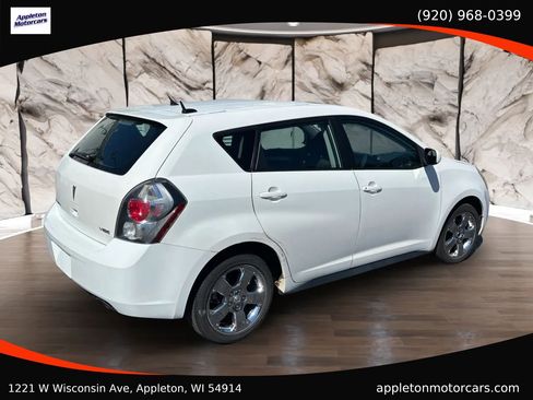 Used 2009 Pontiac Vibe w/ Preferred Package FWD image 5