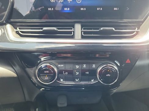 Used 2026 Chevrolet Trax RS w/ Sunroof Package FWD image 17