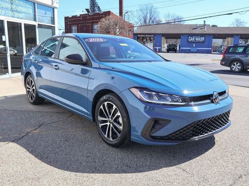 Certified 2025 Volkswagen Jetta Sport image 7